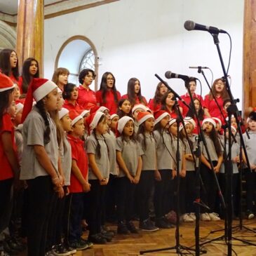 CONCIERTO DE CORO NAVIDEÑO DELEITA A LA COMUNIDAD DE VICUÑA