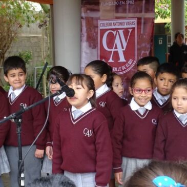 Alumnos Varistas conmemoran natalicio de Gabriela Mistral