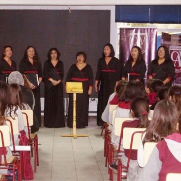 Integrantes del Coro de Cámara de La Serena se Presentaron en Colegio Antonio Varas