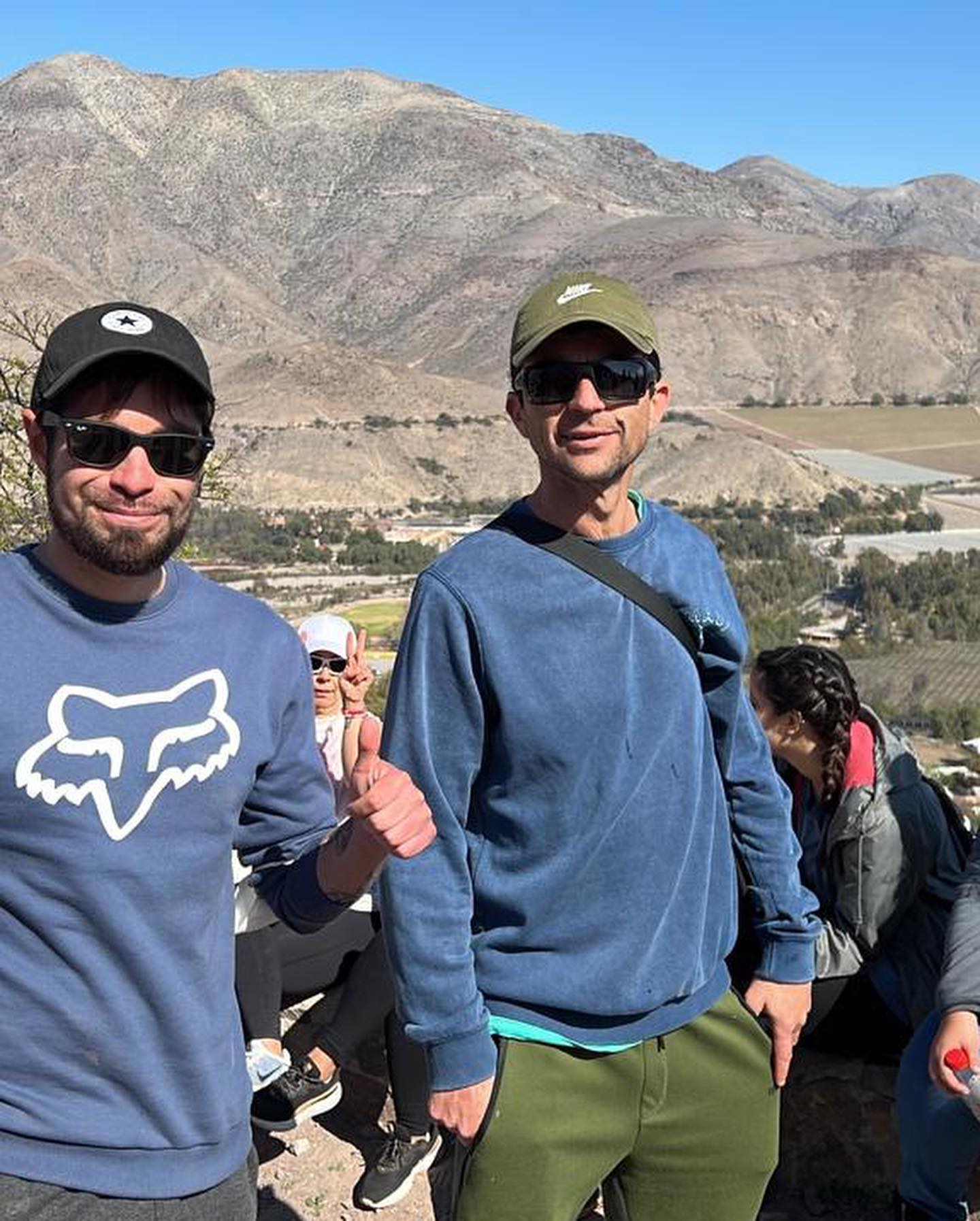 Trabajadores del CAV participan en salida a cerro La Virgen para fortalecer vínculos